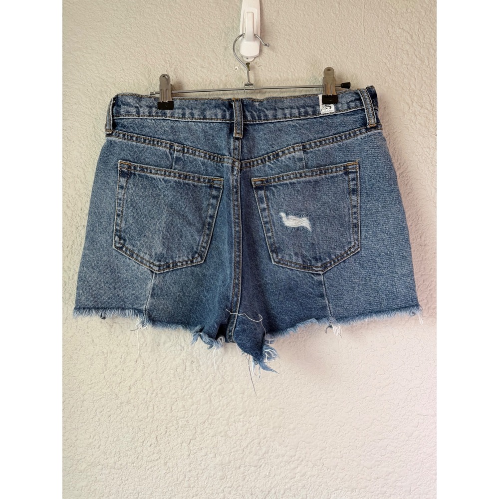 Altar'd State Womens Distressed Denim Shorts Medium Wash Raw Hem Size‎ M - Picture 2 of 4